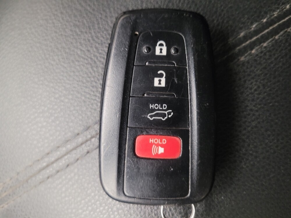 2019 Toyota RAV4 in Montclair, CA 91763 - 18122280 32