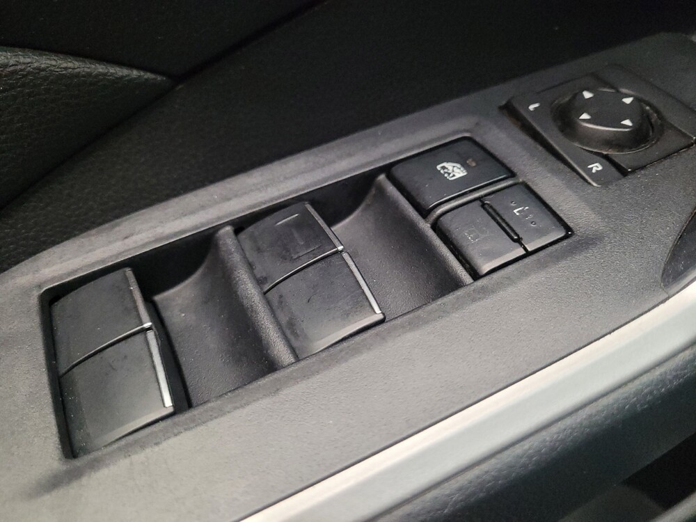 2019 Toyota RAV4 in Montclair, CA 91763 - 18122280 27