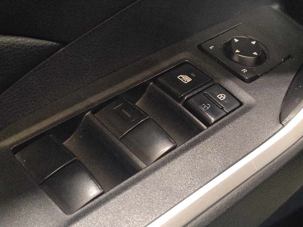 2019 Toyota RAV4 in Savannah, GA 31419 - 18122321 27