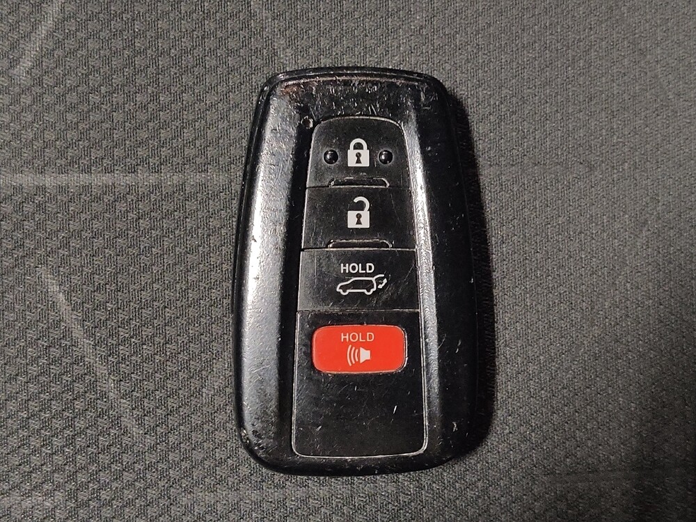 2019 Toyota RAV4 in Savannah, GA 31419 - 18122321 32