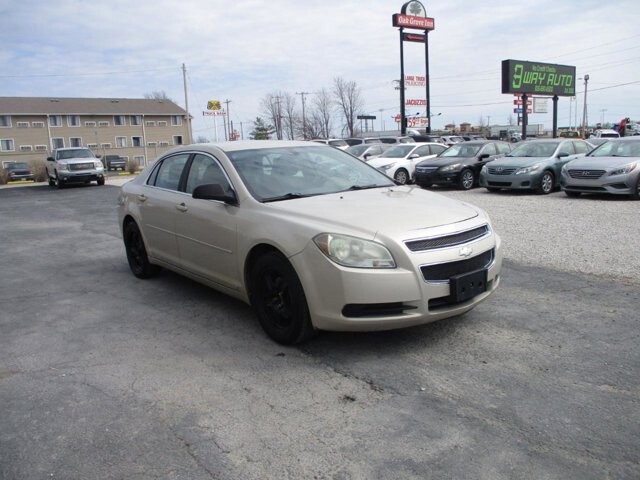 2010 Chevrolet Malibu in Oak Grove, MO 64075 - 18122375 3