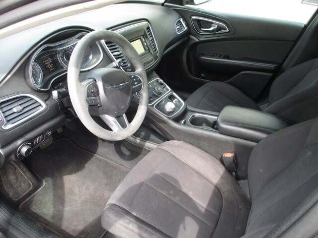 2015 Chrysler 200 in Oak Grove, MO 64075 - 18122376 9