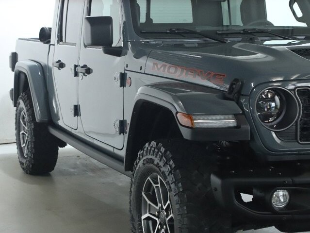 2025 Jeep Gladiator in Bedford, OH 44146 - 18122383 8