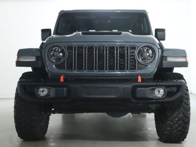 2025 Jeep Gladiator in Bedford, OH 44146 - 18122383 5