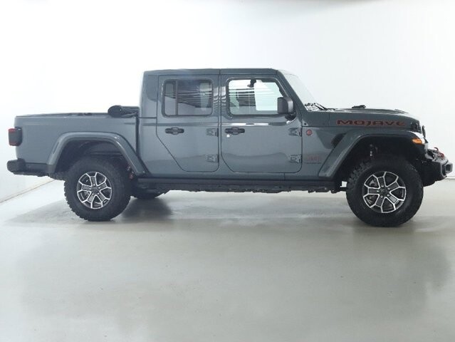 2025 Jeep Gladiator in Bedford, OH 44146 - 18122383 11