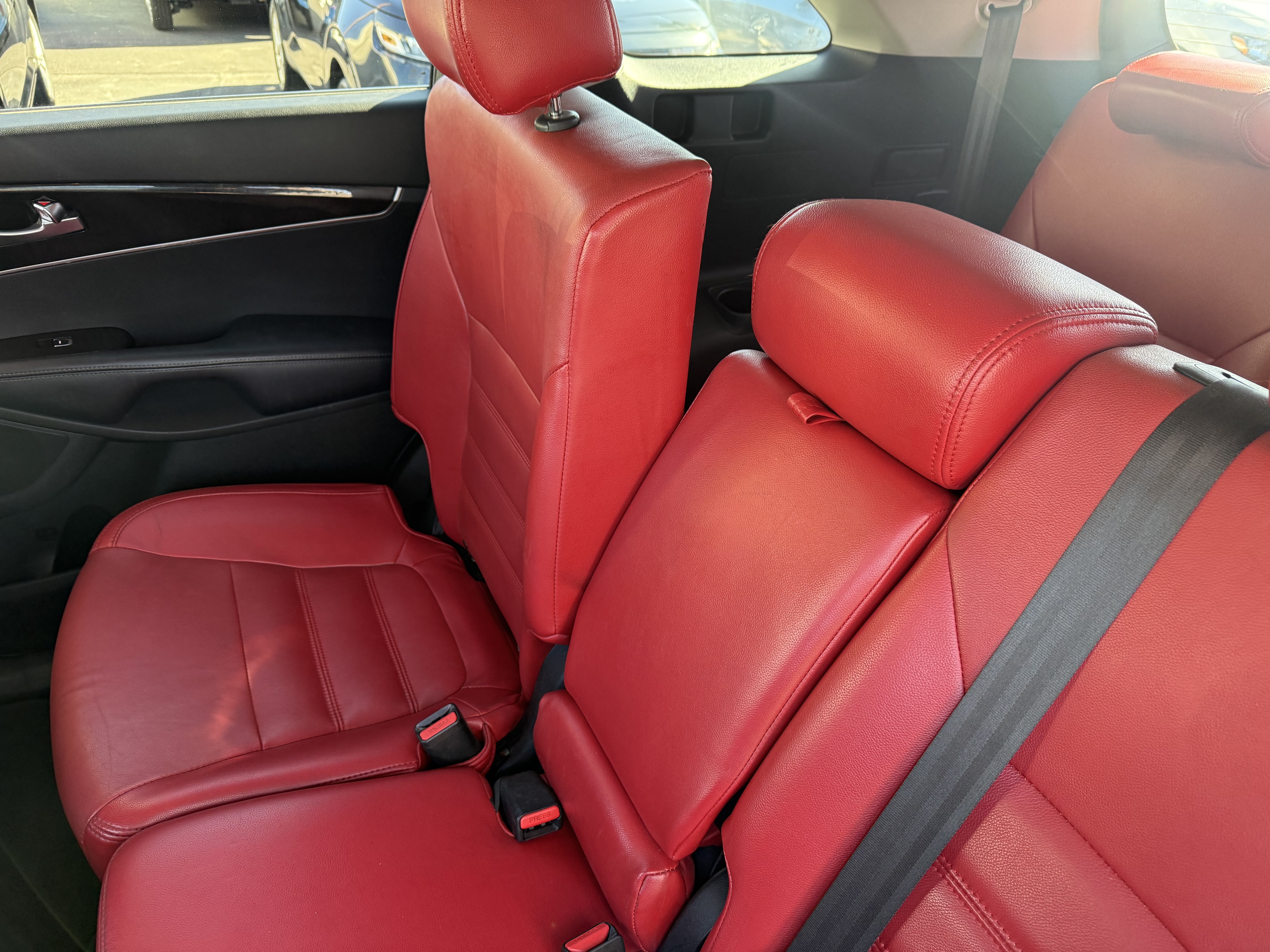 2018 Kia Sorento in Phoenix, AZ 85022 - 18122405 8