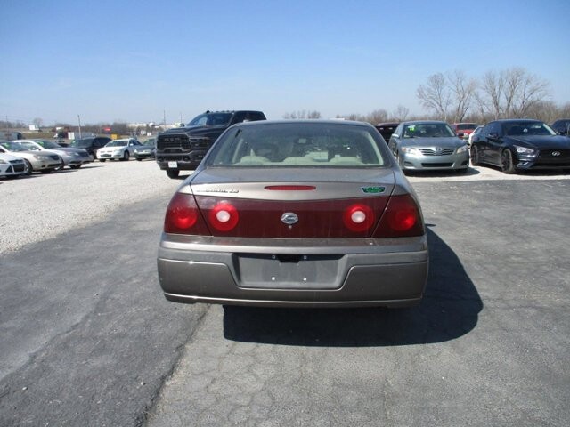 2002 Chevrolet Impala in Oak Grove, MO 64075 - 18122411 5