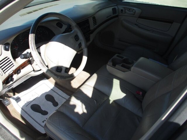 2002 Chevrolet Impala in Oak Grove, MO 64075 - 18122411 7