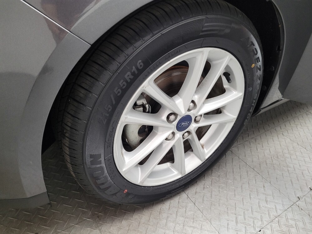 2017 Ford Focus in Downey, CA 90241 - 18122420 31