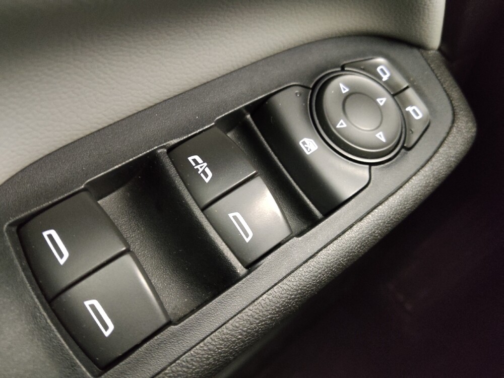 2018 Chevrolet Equinox in Topeka, KS 66611 - 18122438 27