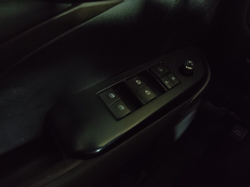 2018 Toyota Highlander in Marietta, GA 30062 - 18122448 27