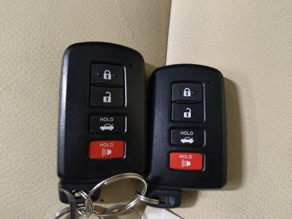 2015 Toyota Avalon in Lubbock, TX 79424 - 18122469 32