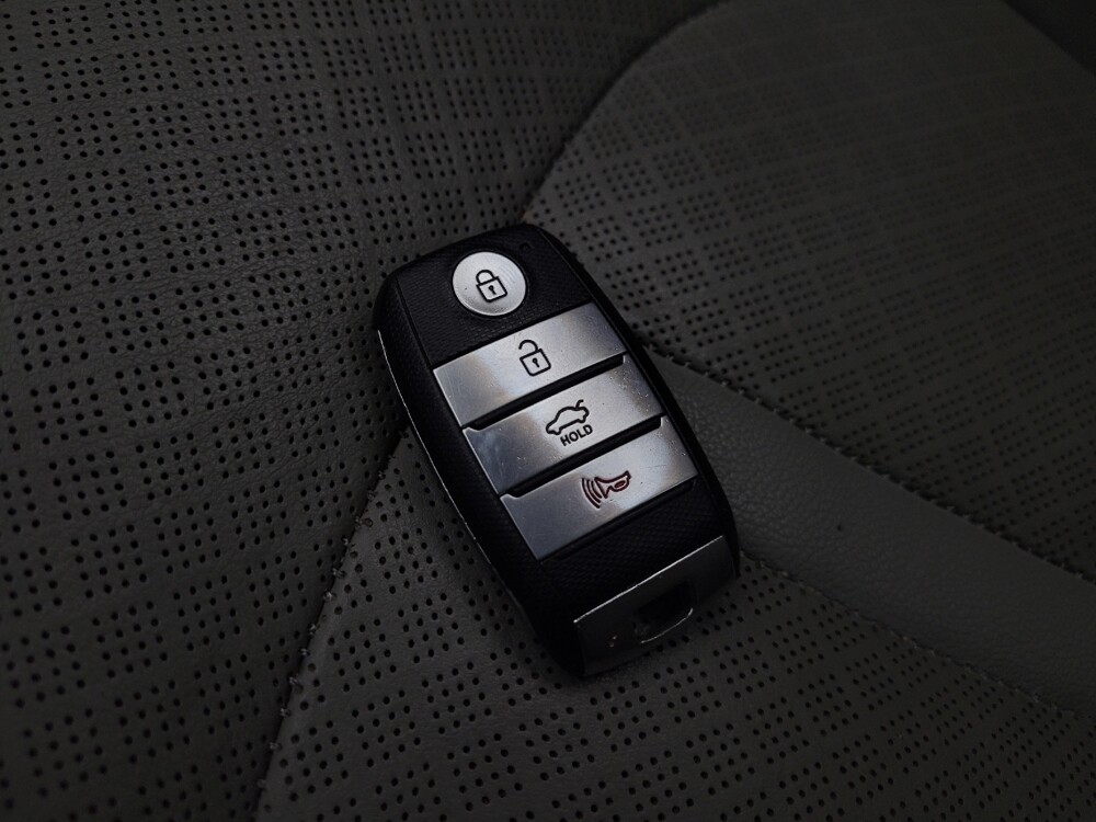 2016 Kia Optima in Chandler, AZ 85225 - 18122470 32