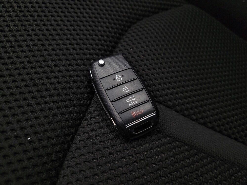 2019 Kia Optima in Glendale, AZ 85301 - 18122475 32