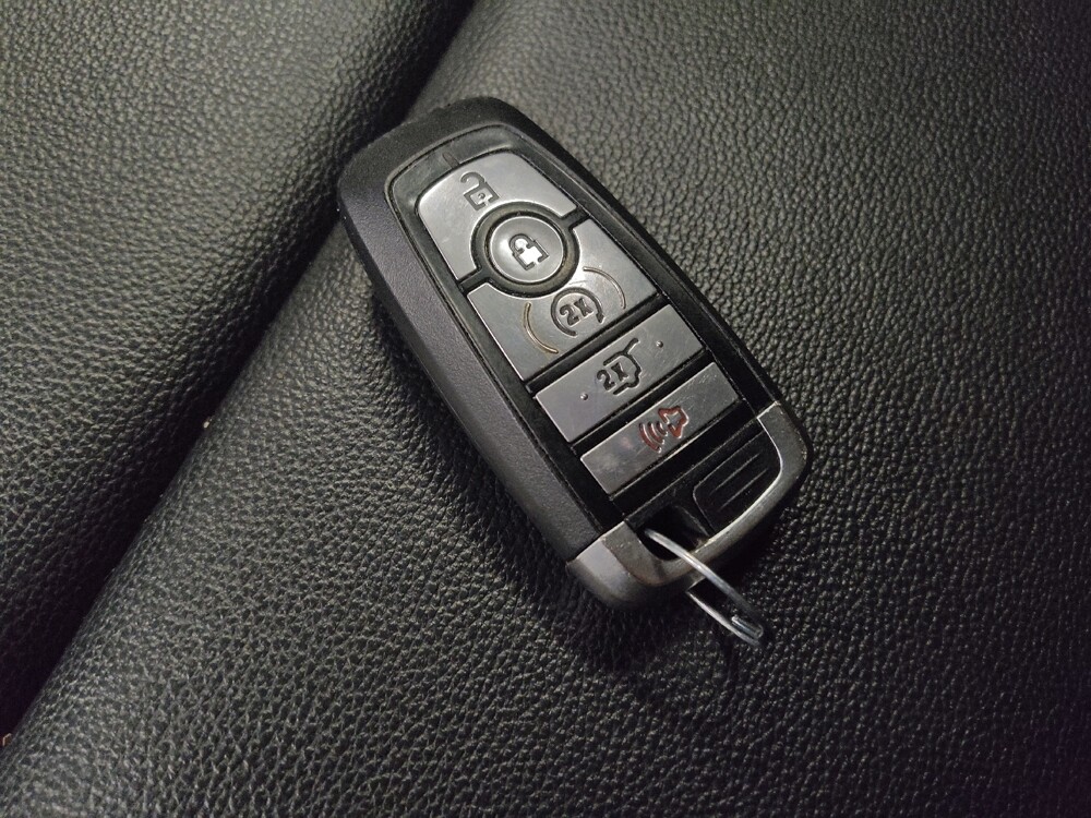 2020 Ford Explorer in Tucson, AZ 85705 - 18122476 32