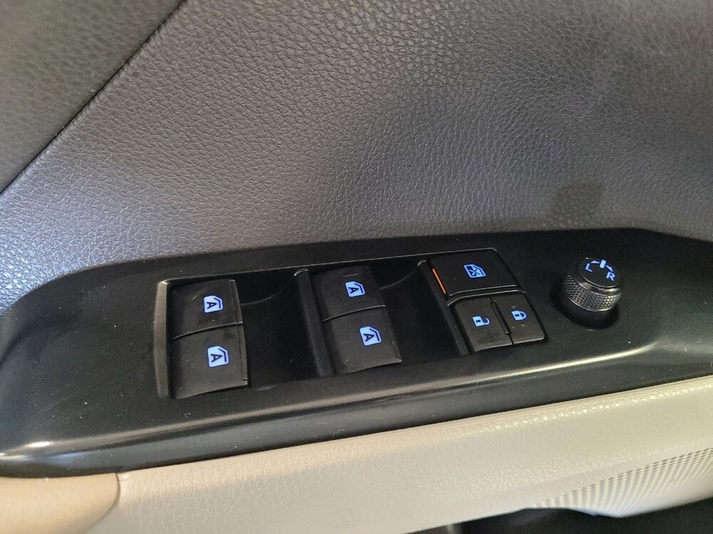 2020 Toyota Camry in Tampa, FL 33612 - 18122482 27