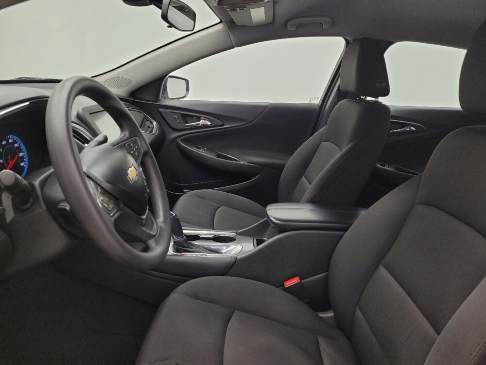 2016 Chevrolet Malibu in Miamisburg, OH 45342 - 18122593 17