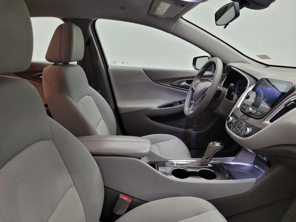 2020 Chevrolet Malibu in Columbus, OH 43228 - 18122600 21