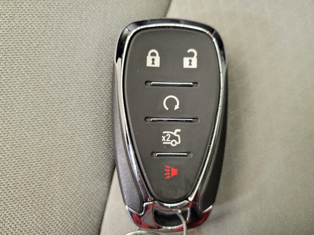 2020 Chevrolet Malibu in Columbus, OH 43228 - 18122600 32