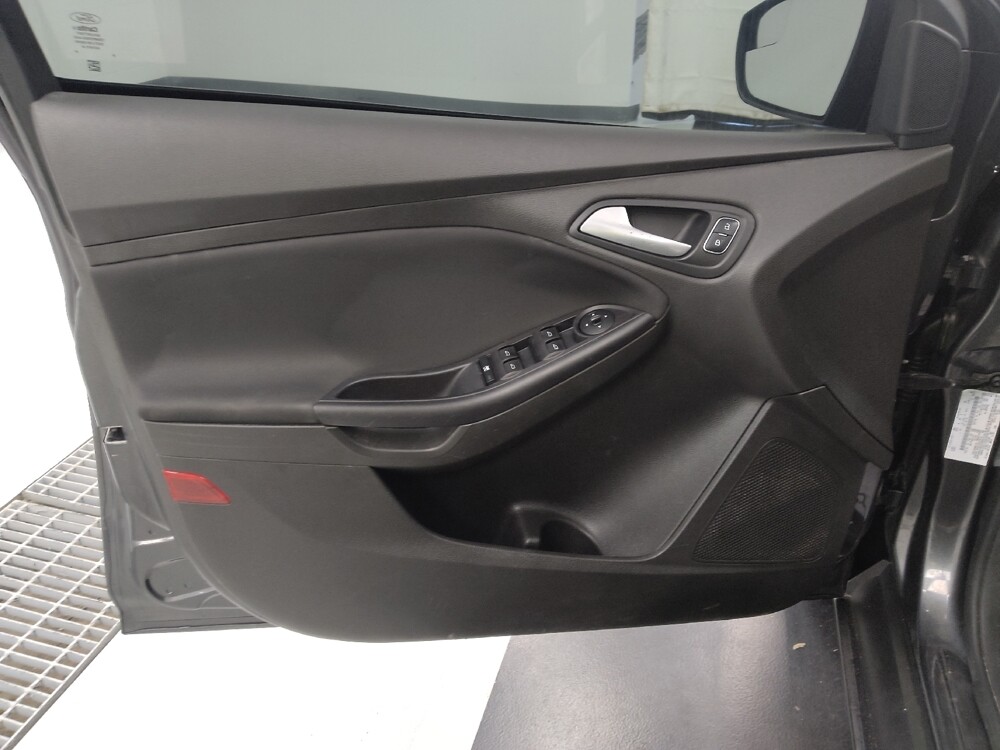 2016 Ford Focus in St. Louis, MO 63136 - 18122602 27