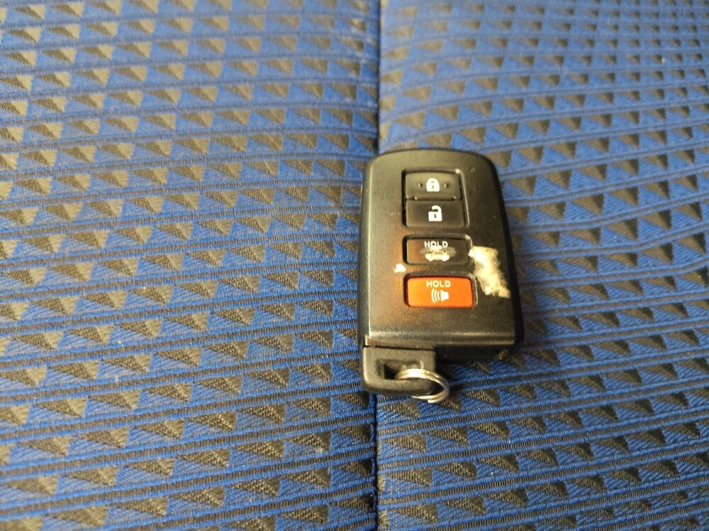 2016 Toyota Camry in Topeka, KS 66611 - 18122632 32