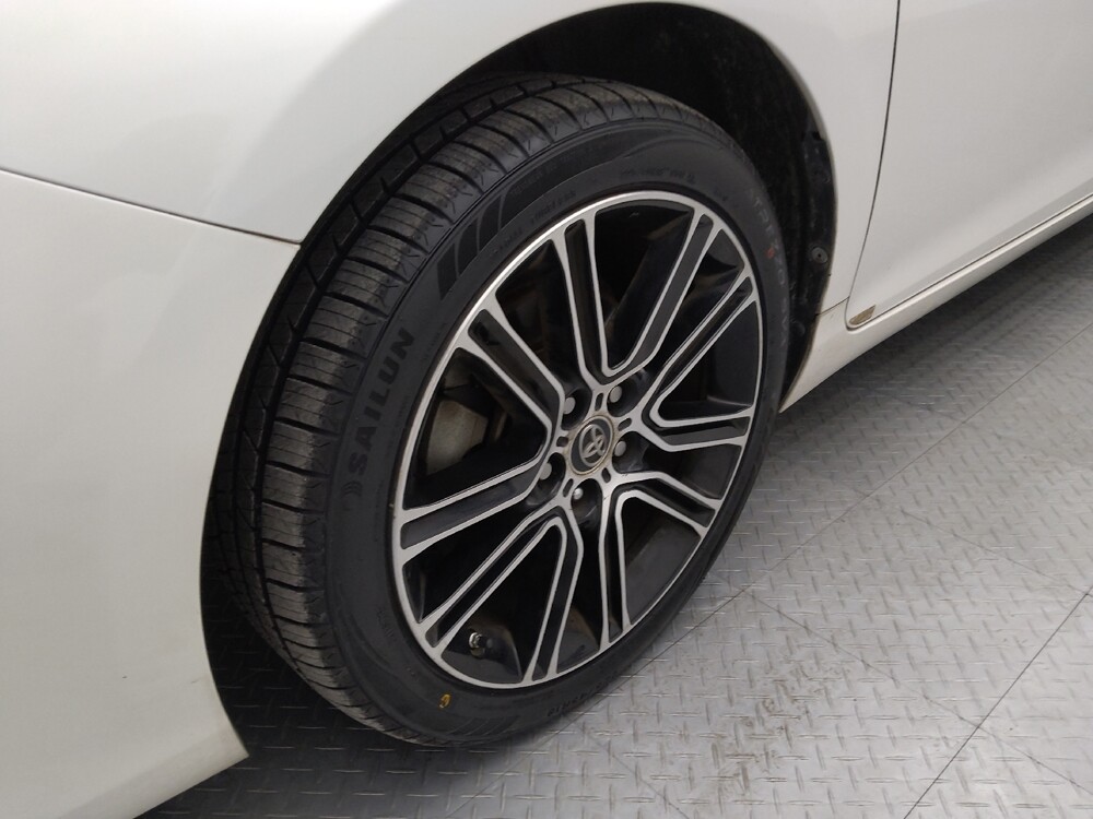 2016 Toyota Camry in Topeka, KS 66611 - 18122632 31