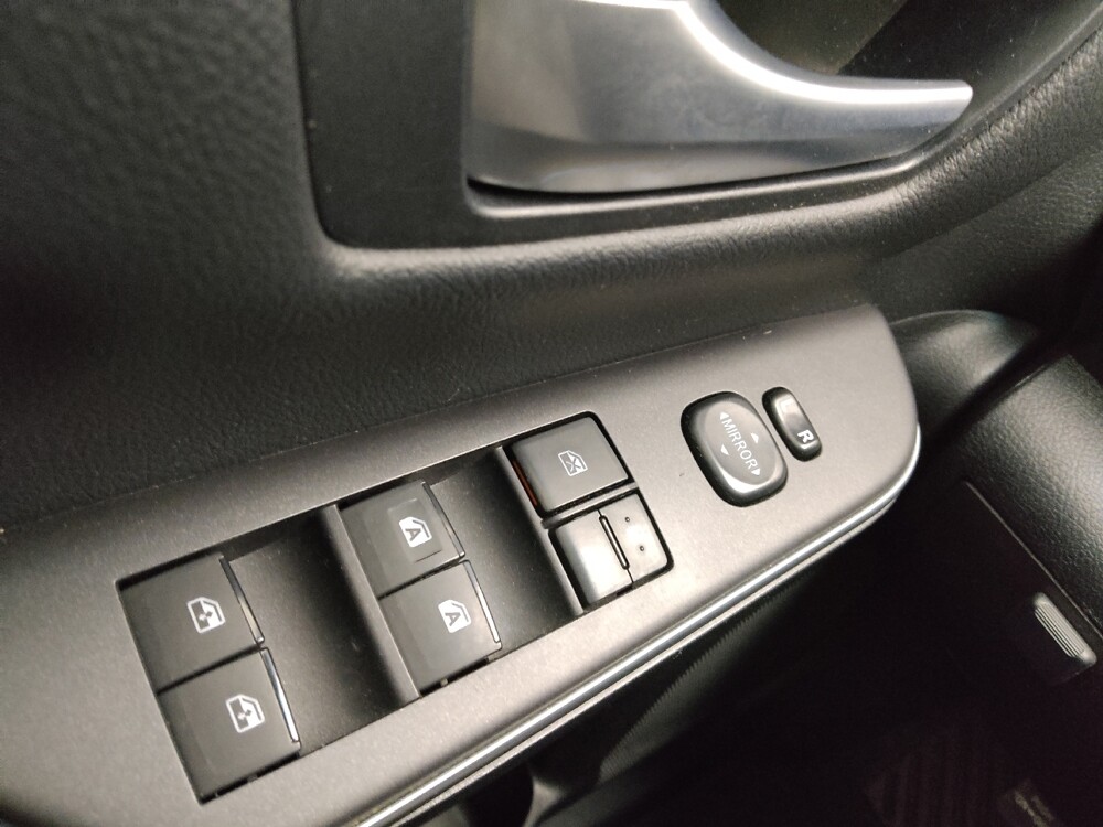 2016 Toyota Camry in Topeka, KS 66611 - 18122632 27