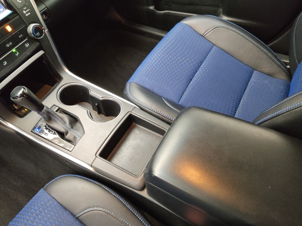 2016 Toyota Camry in Topeka, KS 66611 - 18122632 26