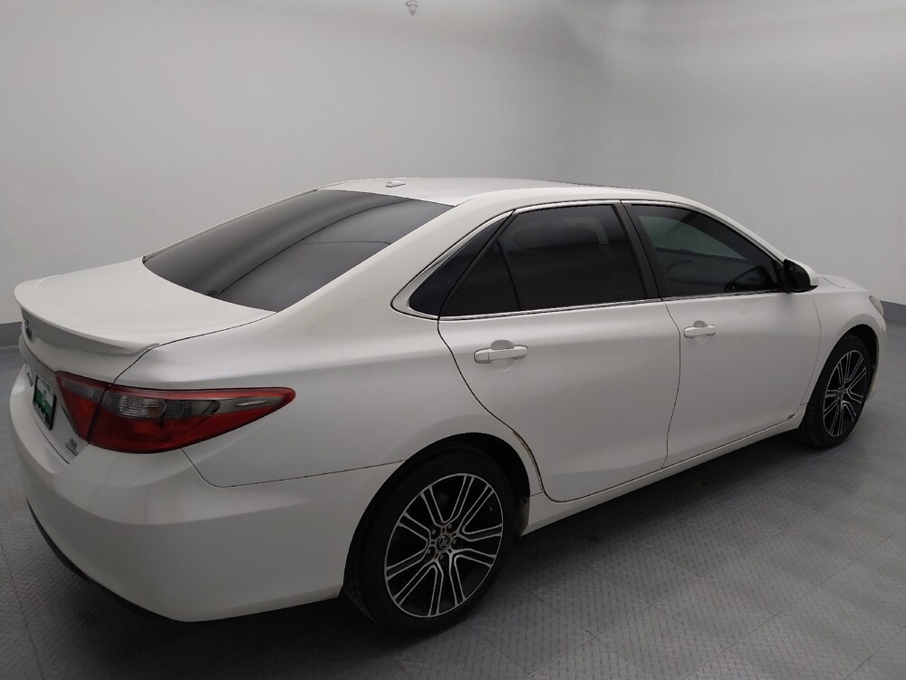 2016 Toyota Camry in Topeka, KS 66611 - 18122632 10
