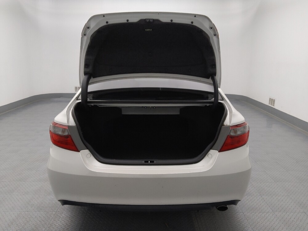 2016 Toyota Camry in Topeka, KS 66611 - 18122632 29