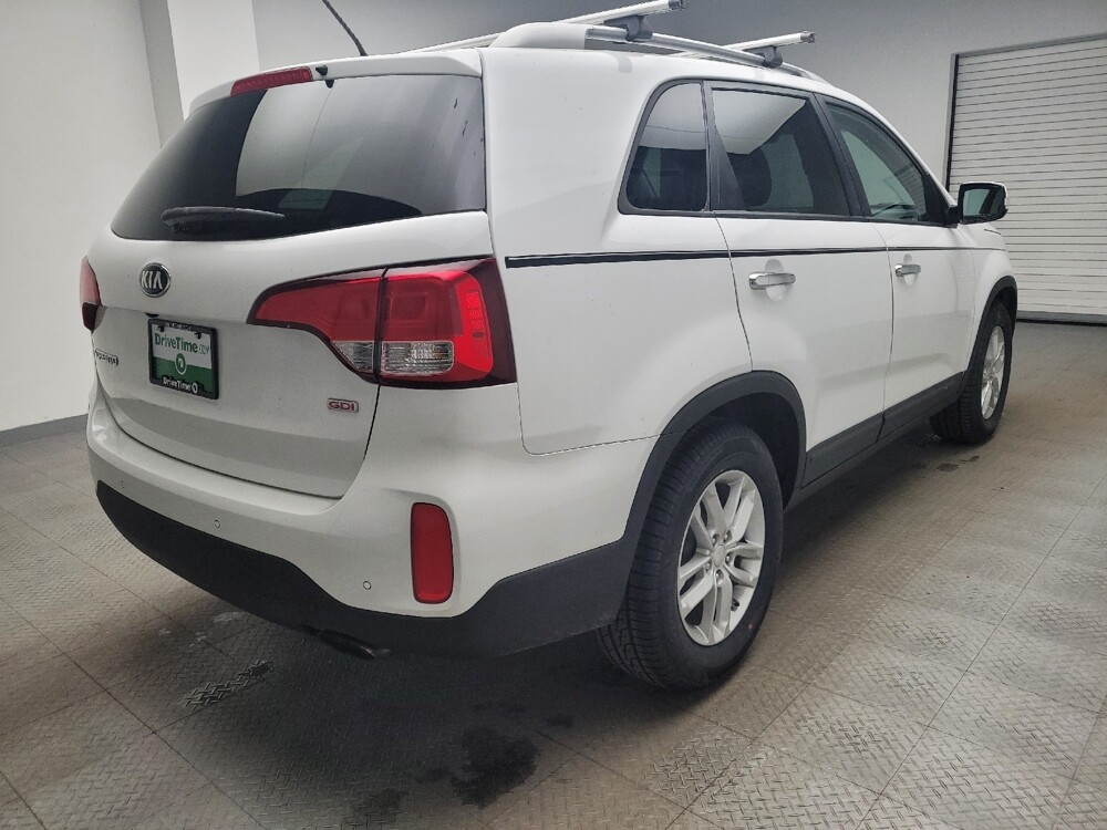 2015 Kia Sorento in Grand Rapids, MI 49508 - 18122643 9