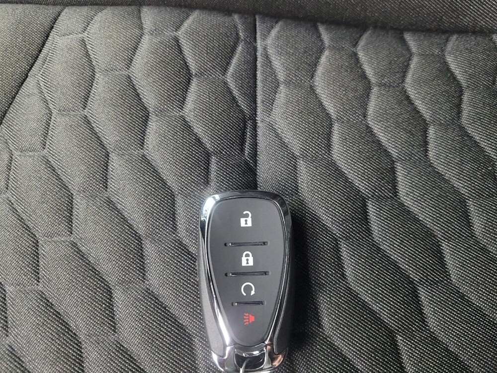 2020 Chevrolet Equinox in Indianapolis, IN 46219 - 18122663 32