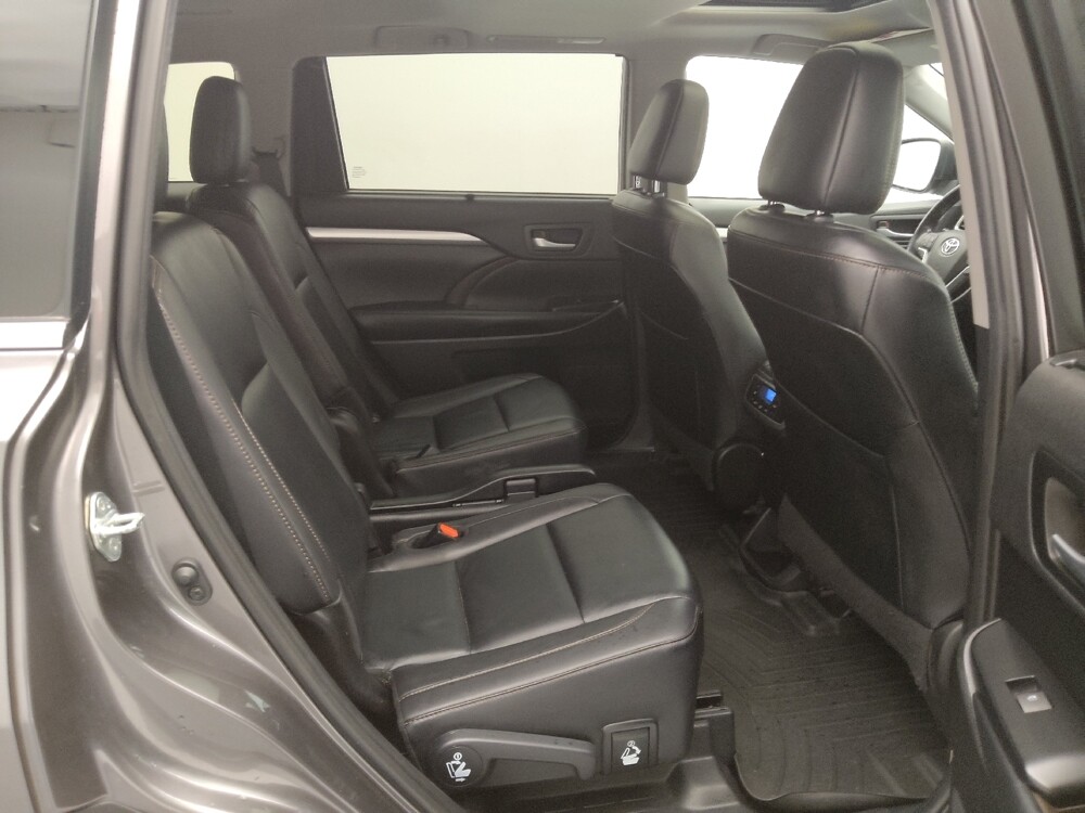 2019 Toyota Highlander in Independence, MO 64055 - 18122676 19