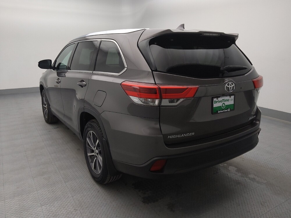 2019 Toyota Highlander in Independence, MO 64055 - 18122676 5