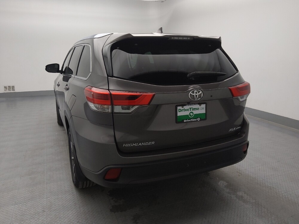2019 Toyota Highlander in Independence, MO 64055 - 18122676 6