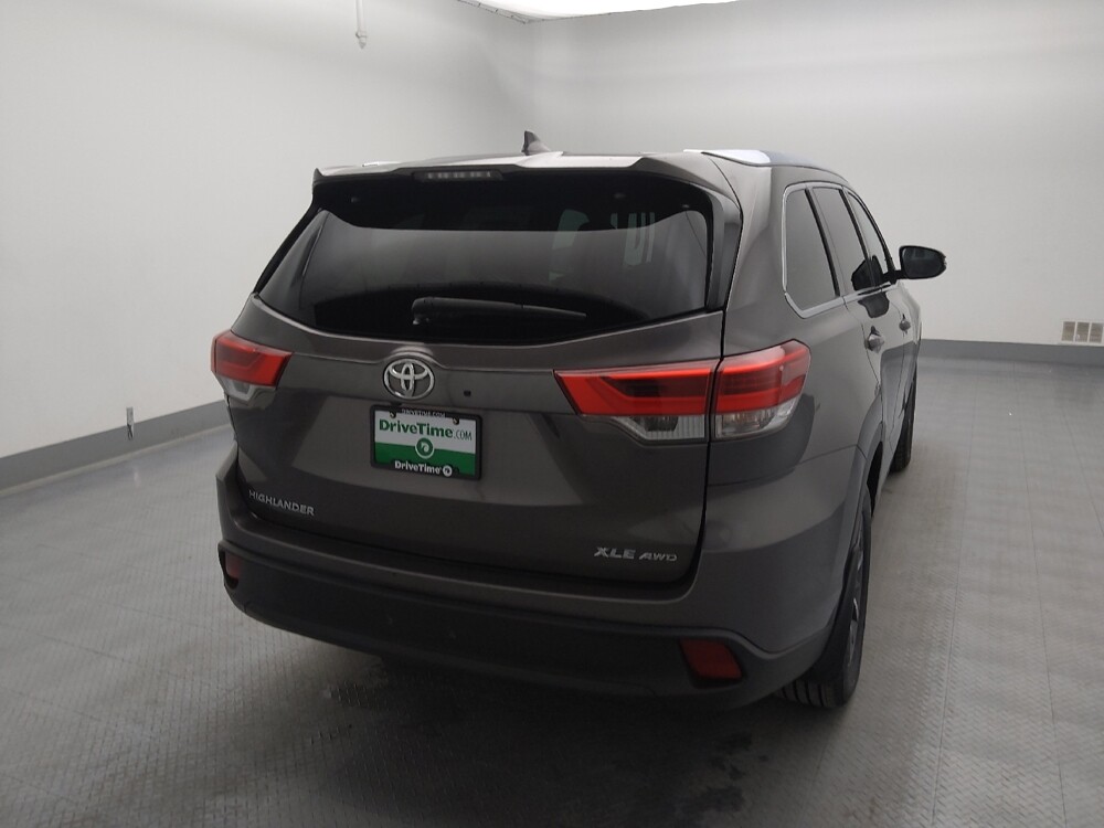 2019 Toyota Highlander in Independence, MO 64055 - 18122676 7