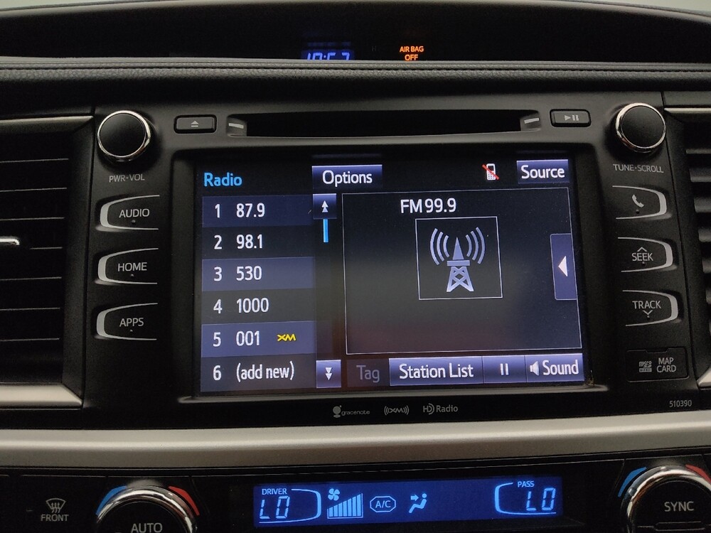 2019 Toyota Highlander in Independence, MO 64055 - 18122676 25