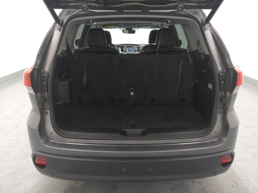2019 Toyota Highlander in Independence, MO 64055 - 18122676 29
