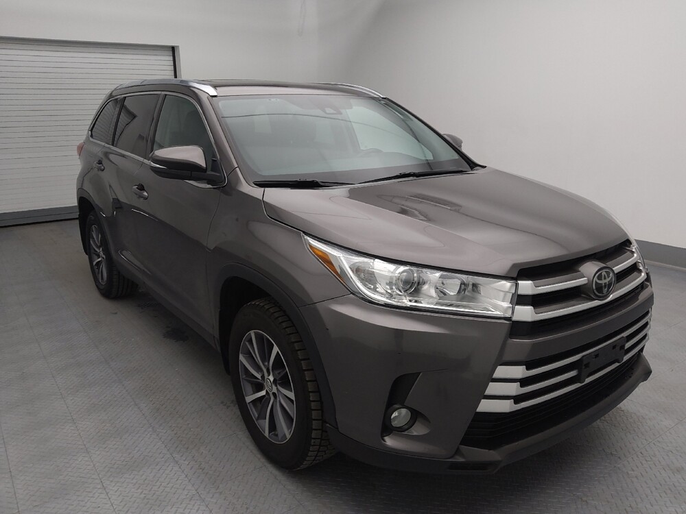 2019 Toyota Highlander in Independence, MO 64055 - 18122676 13