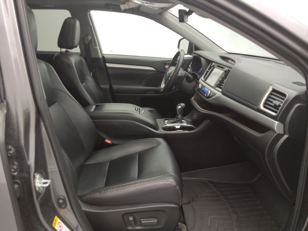 2019 Toyota Highlander in Independence, MO 64055 - 18122676 21