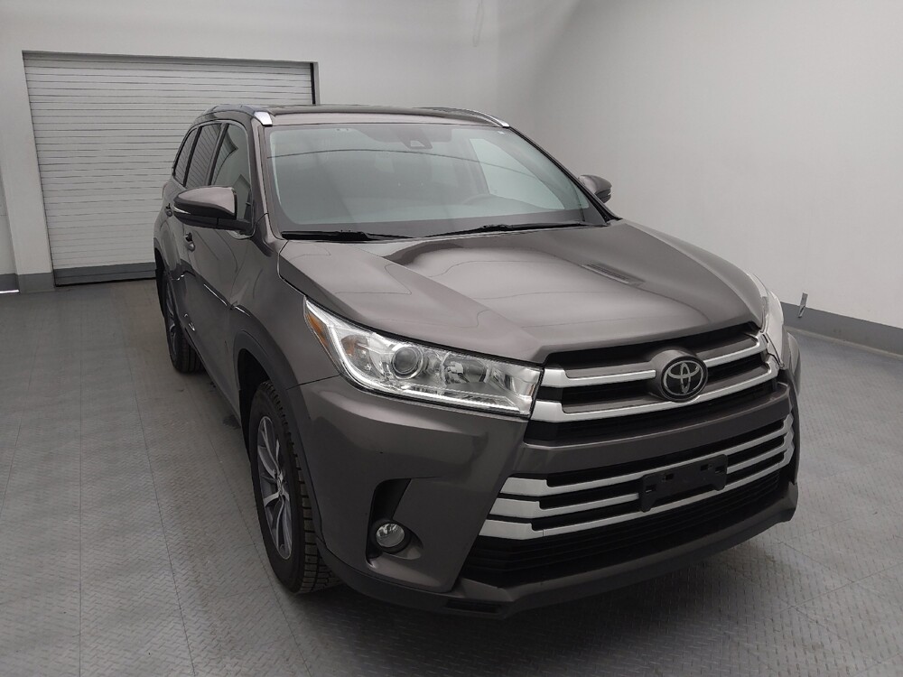 2019 Toyota Highlander in Independence, MO 64055 - 18122676 14