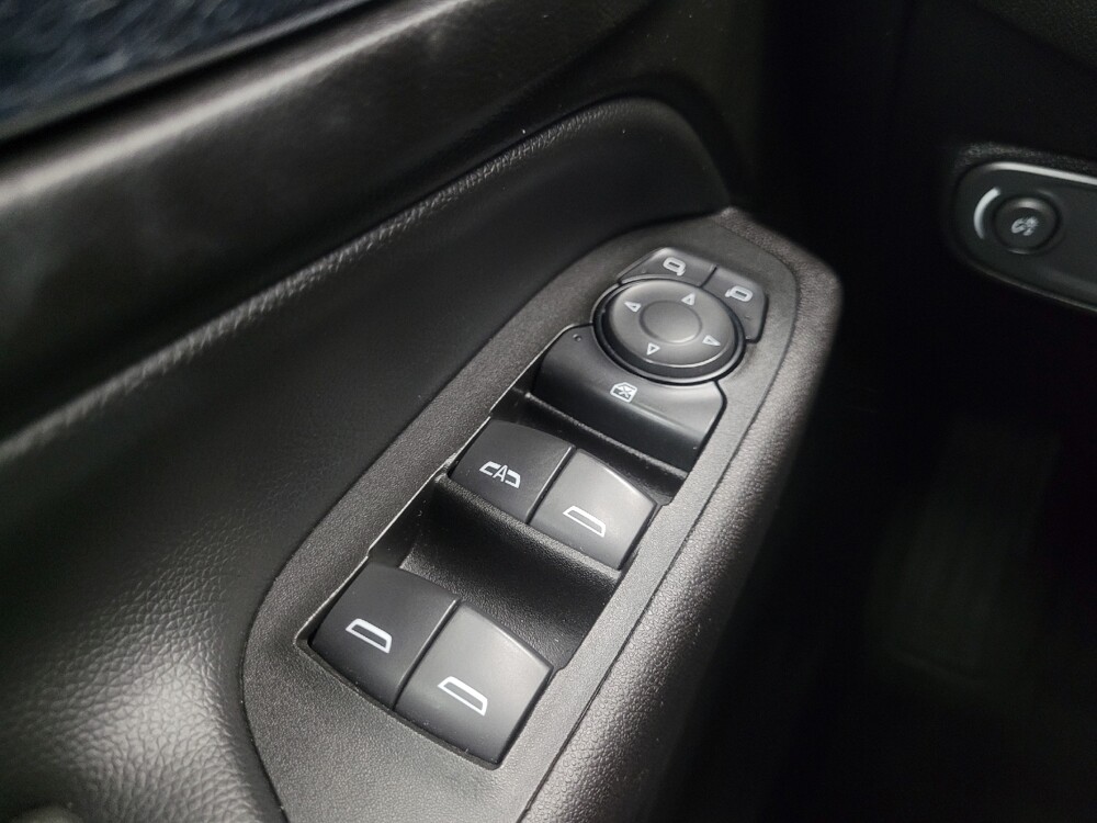 2018 Chevrolet Equinox in Indianapolis, IN 46219 - 18122727 27