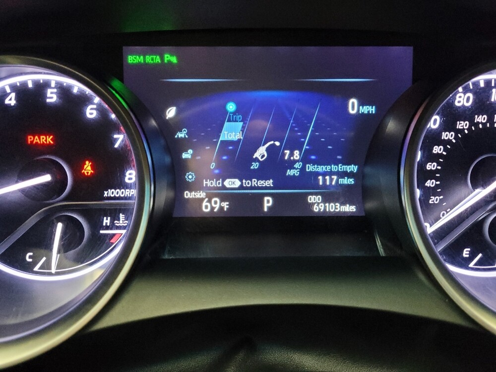 2018 Toyota Camry in Eastpointe, MI 48021 - 18122764 23