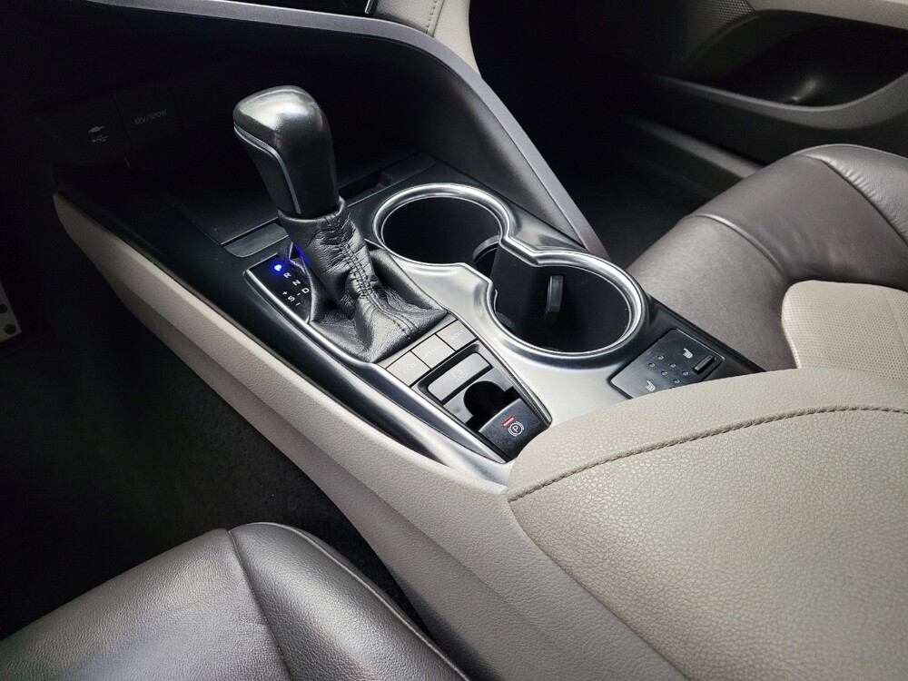 2018 Toyota Camry in Eastpointe, MI 48021 - 18122764 26