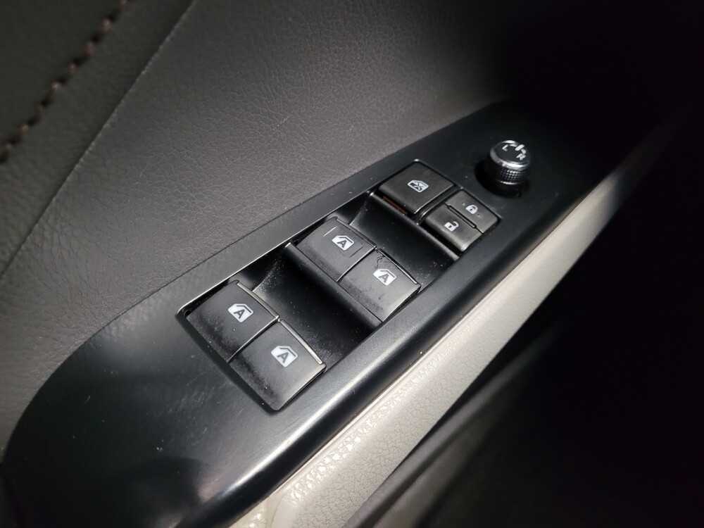 2018 Toyota Camry in Eastpointe, MI 48021 - 18122764 27