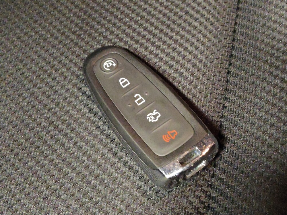 2016 Ford Taurus in Phoenix, AZ 85022 - 18122801 32