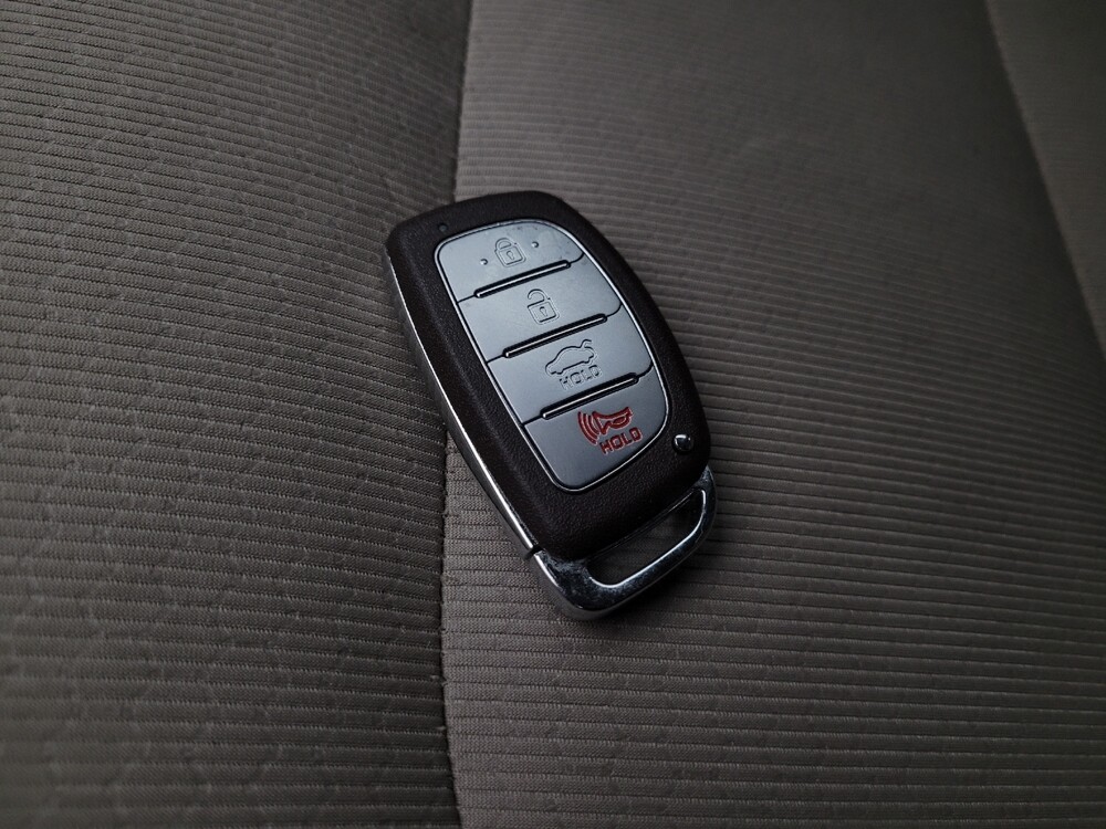 2017 Hyundai Elantra in Glendale, AZ 85301 - 18122808 32