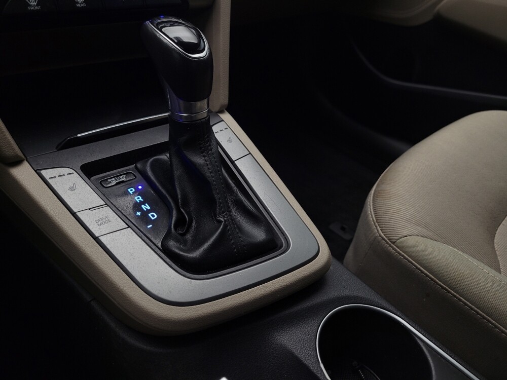 2017 Hyundai Elantra in Glendale, AZ 85301 - 18122808 26