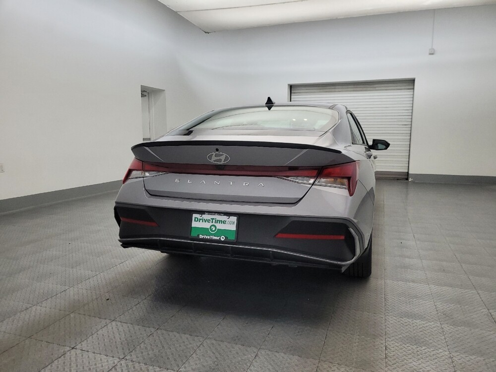2025 Hyundai Elantra in Phoenix, AZ 85015 - 18122840 7