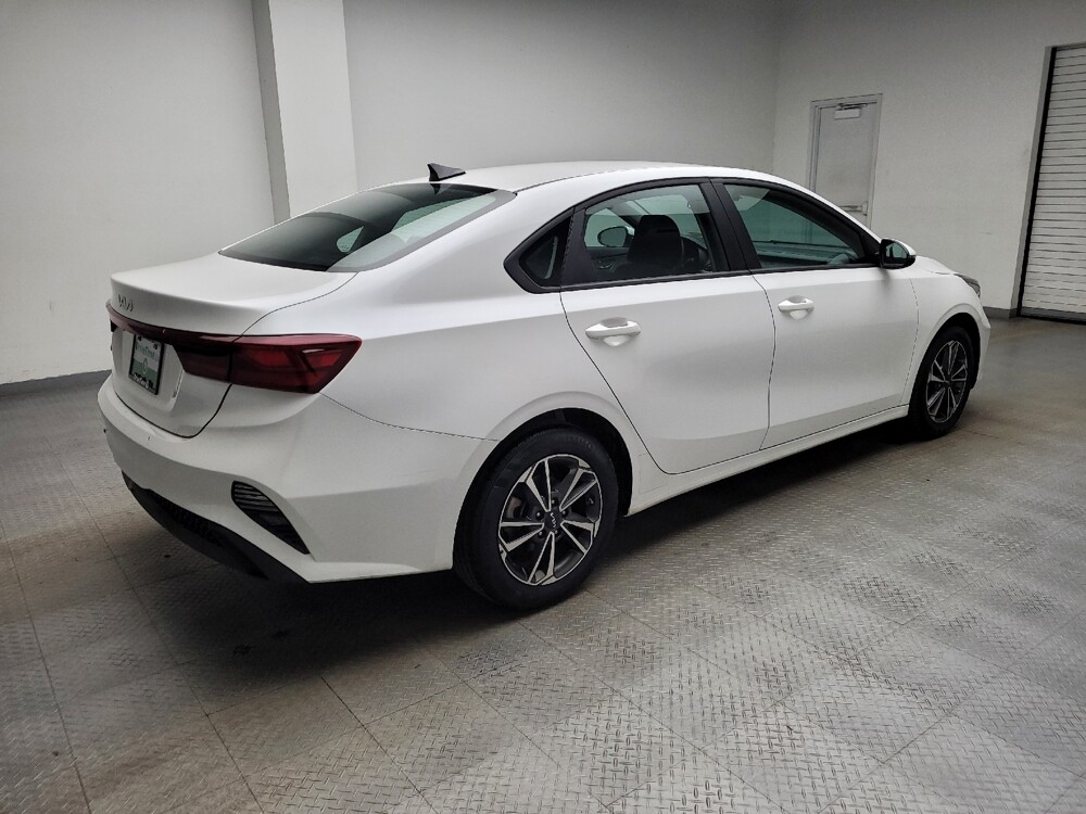 2024 Kia Forte in Eastpointe, MI 48021 - 18122878 10